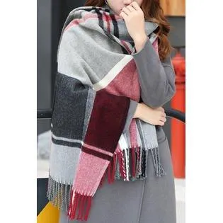 Women Amazing Plaid Pattern Thick & Warm Cashmere Material Tessel Styled Autumn Scarf - C3650UM